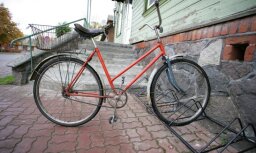 Rīgā satiksmes negadījumos cietuši divi velosipēdisti