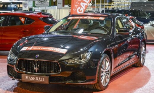 itlie08u sportiskais sedans maserati ghibli