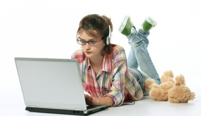 Pētījums: Jaunieši tiešsaistē dzīvo pēc citiem sociālajiem un morāles noteikumiem