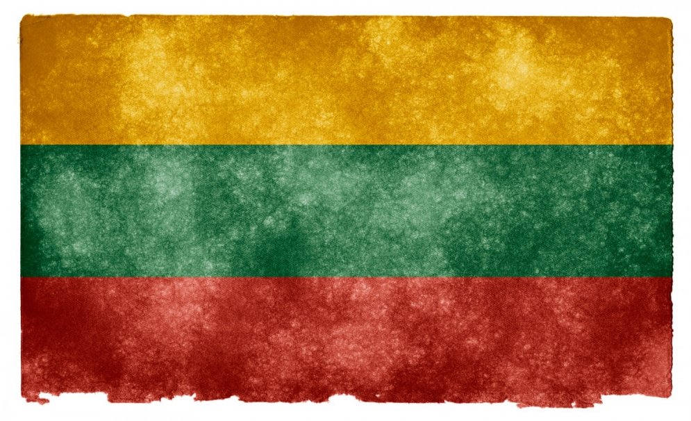 Daba iepriecina lietuviešus – iekrāso lapas kā Lietuvas karogu