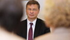 Eiropu un Latviju sagaida 'uz augšu' koriģētas ekonomikas prognozes, pauž Dombrovskis
