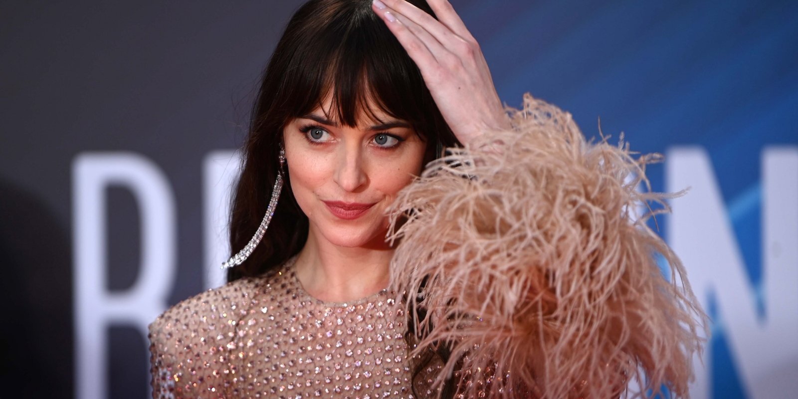 'Greja piecdesmit nokrāsās' iepazītā Dakota redzama topošajā 'Netflix' hitā