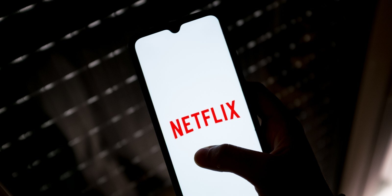 'Netflix' nāksies sadarboties ar nozari, ar kuru tas cīnījies gadiem ilgi