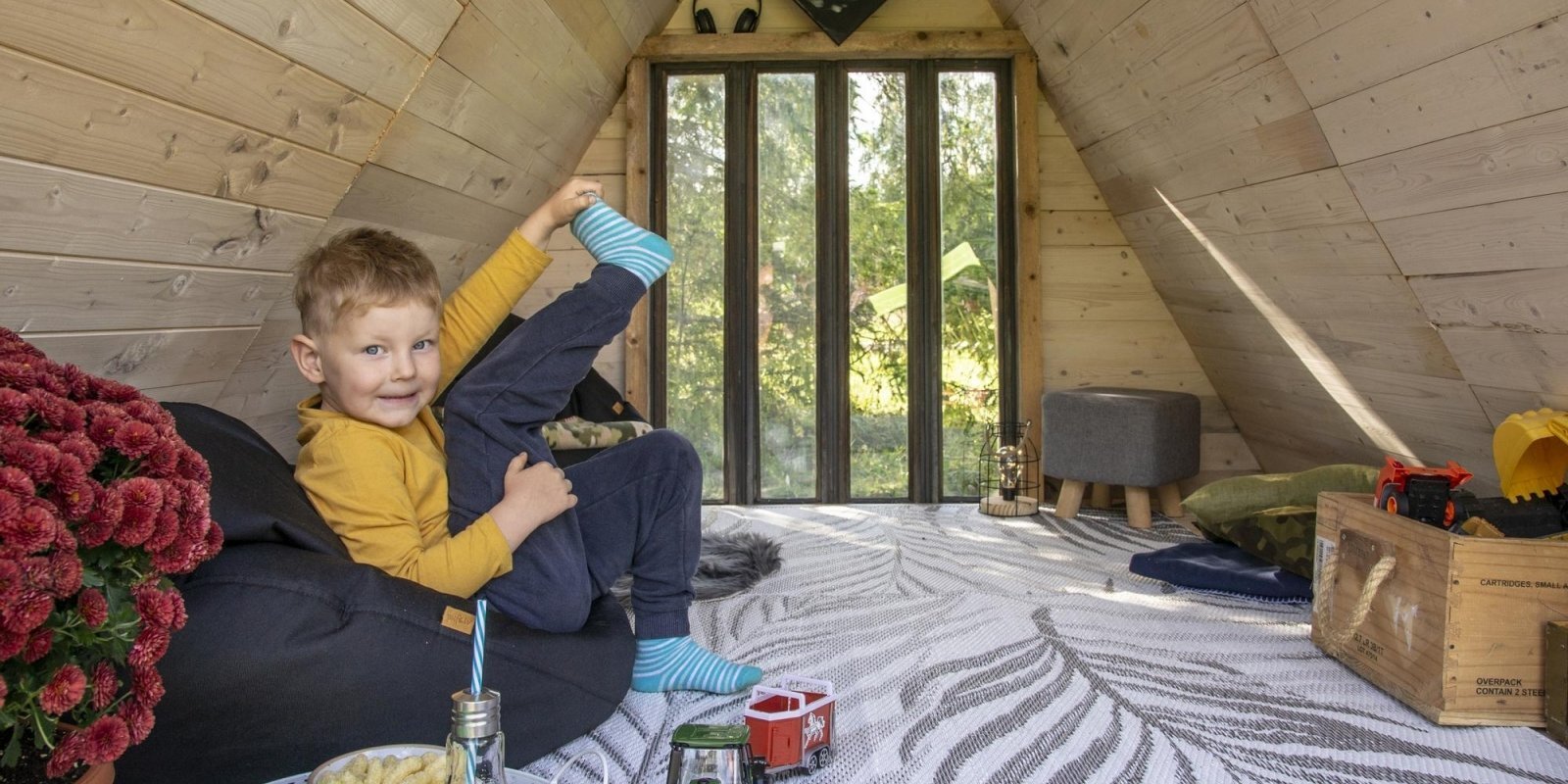 ФОТО. Легко и просто: Как построить игровой домик из поддонов для самых маленьких членов семьи