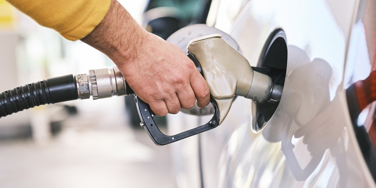Degvielas cenas jau pie 2 eiro – cik augstu tās vēl kāps?