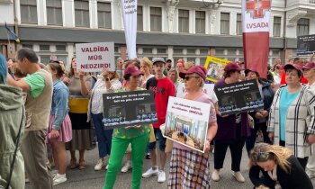 Reportāža: Mediķi vienojas protestā pret algām nozarē