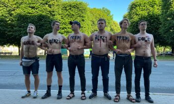 Video: 'Neļausim izcirst Latvijas mežus' – pie MK piketē pret jaunajiem noteikumiem