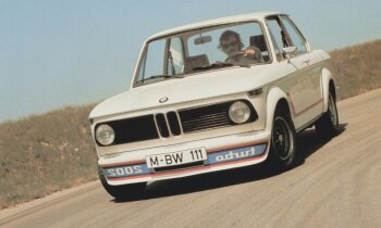 70. gadu BMW automobilis, kas kļuva par pionieri turbopūtes motoru jomā