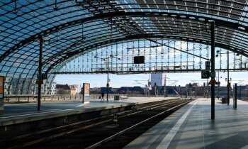 'Delfi' Berlīnē: Tukšas stacijas, pilnāki autobusi – kā lielais streiks ietekmē pilsētu