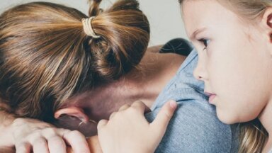Psihologu padomi nogurušām mammām, kurām viss krīt uz nerviem, pat pašas bērns