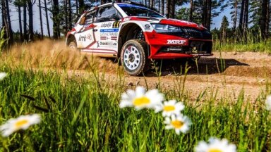 Seskam satriecoša dominance 'Tet Rally Liepāja' pirmajā sacensību dienā