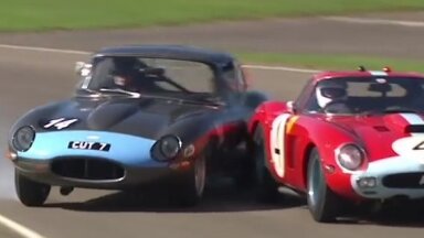 Video: 'Jaguar' izvairās no sadursmes ar 35 miljonu eiro 'Ferrari', bet tas pēc tam avarē pats