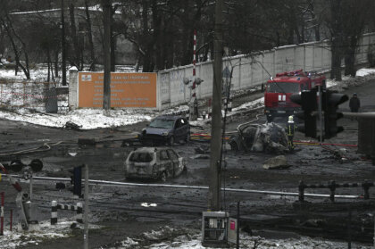 Pēc Krievijas raķešu apšaudes Ukrainas pilsētas paliek bez elektrības, siltuma un ūdens; atslēgta Hmeļņickas AES