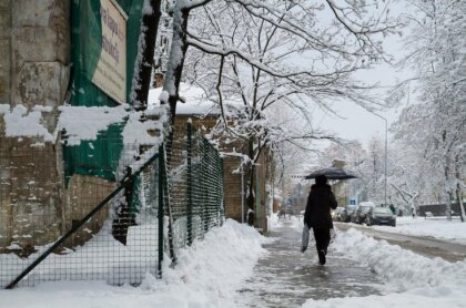 Pamazām pieaug krišanas traumu skaits; mediķi aicina uzmanīt seniorus