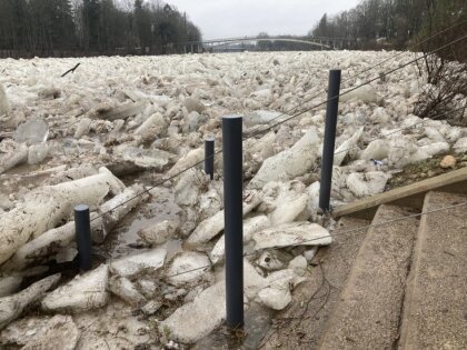 Foto: Ogrē novērojams ledus 'sastrēgums'