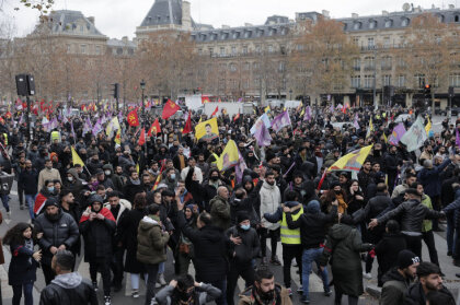 В Париже прошли акции протеста после убийства трех курдов