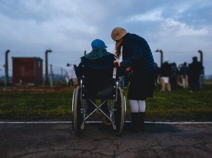 Lai tiktu Rīgas dienas centros, 'stiprajām ģimenēm' jācer uz Ziemassvētku brīnumu