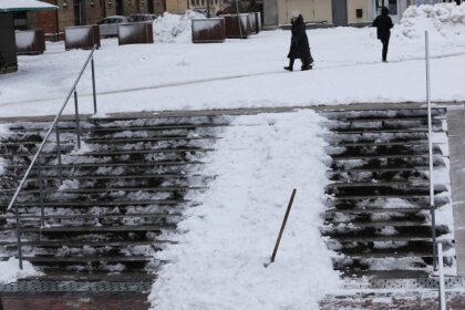 Oranžais un dzeltenais brīdinājums: sinoptiķi prognozē stipru snigšanu