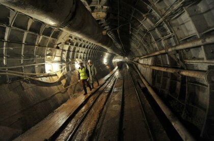 Divu vilcienu sadursmē Mehiko metro tunelī 57 cilvēki ievainoti un viens gājis bojā