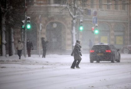 Sestdien mākoņi pilnībā aizklās debesis – līs un snigs