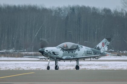 Foto: Gaisa spēki saņēmuši divus Latvijā ražotus lidaparātus