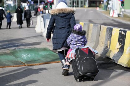 В торговых центрах Риги можно пожертвовать теплую одежду украинским беженцам