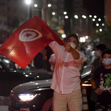 Tunisieši pamatā boikotējuši parlamenta vēlēšanas
