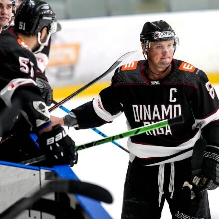 Rīgas 'Dinamo' hokejisti pieber ripām Viļņas kluba vārtus