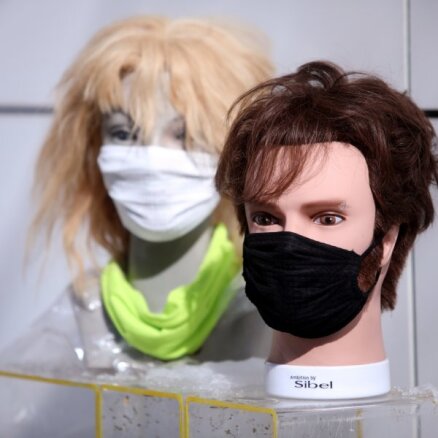 Latvijas skolām piegādās 260 000 daudzreiz lietojamo higiēnisko sejas masku