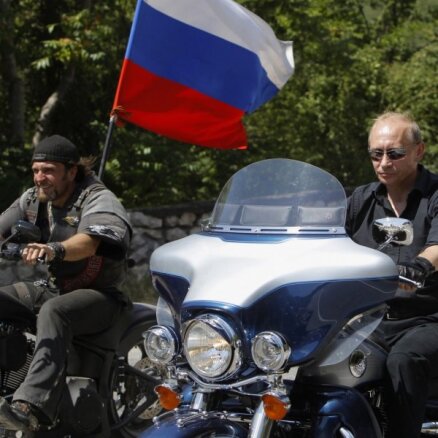 Хирург попросил Путина изменить герб России: звезда, Крым и колос