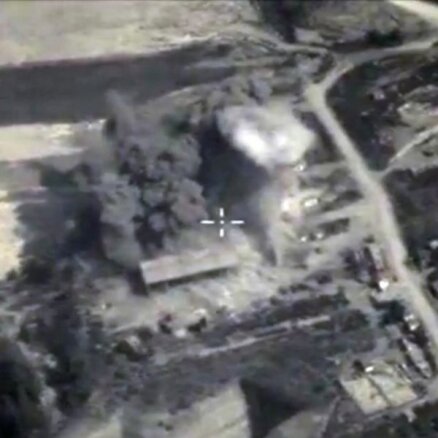 Krievija diennakts laikā bombardējusi desmit 'Islāma valsts' objektus Sīrijā