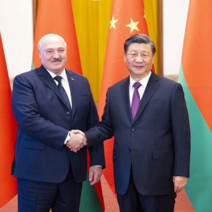 Lukašenko Ķīnā pauž atbalstu Pekinas 'miera plānam' Ukrainā