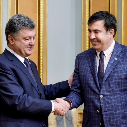 Порошенко снял Саакашвили с поста губернатора и с должности советника