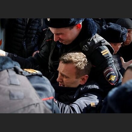 Митинги в Москве: задержаны Навальный и более 250 протестующих, полиция пустила в ход газ и дубинки