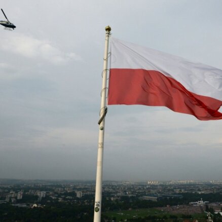 Polija Baltkrievijas robežas sargāšanā iesaista armiju