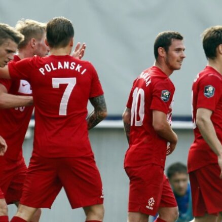 Polijas futbola izlasē dalībai EURO 2012 iekļauti tikai trīs uzbrucēji