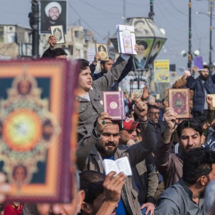 Tuvajos Austrumos simtiem cilvēku protestē pret Korāna dedzināšanu Eiropā