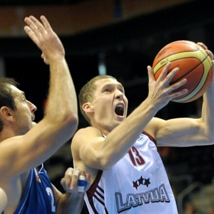 Strēlnieks ar 28 punktiem kaldina 'Brose Baskets' iekļūšanu Vācijas čempionāta finālā