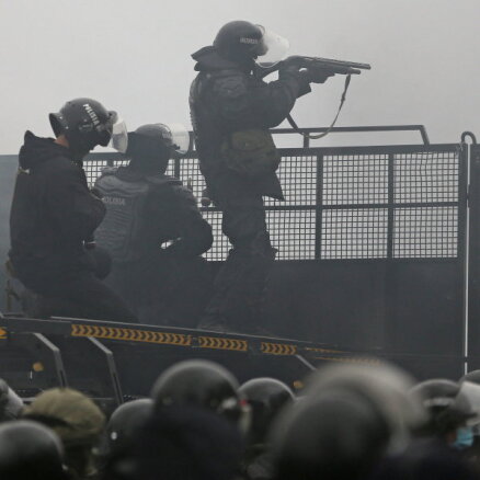 Kazahstānas prezidents pieņem valdības atkāpšanos; aizturēti vairāk nekā 200 protestētāju