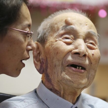 Japānā 112 gadu vecumā miris pasaules vecākais vīrietis