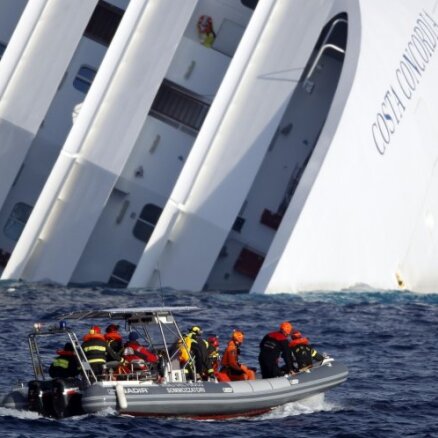 'Costa Concordia' pasažieri ASV tiesā no kruīza kompānijas vēlas piedzīt pusmiljardu dolāru