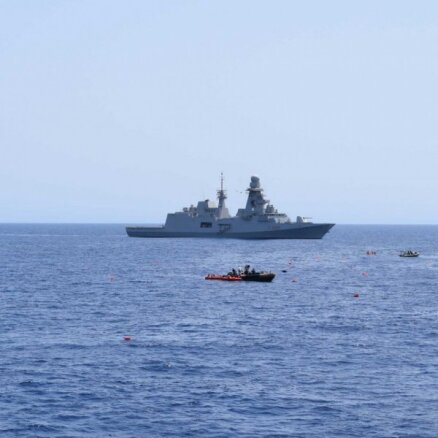 Itālijas parlaments apstiprina flotes operāciju Lībijas ūdeņos