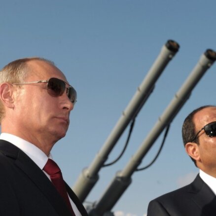 Putins vēlas organizēt Tuvo Austrumu miera sarunas, atklāj Sisi