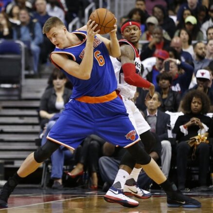 Porziņģis gūst astoņus punktus; 'Knicks' pārspēj 'Wizards' basketbolistus