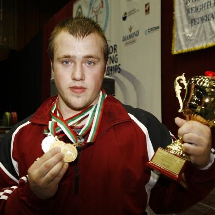 Латвийский штангист с малым золотом и титулом вице-чемпиона мира