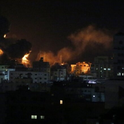 Izraēla reaģē uz raķetes izšaušanu un veic uzlidojumus Gazas joslā