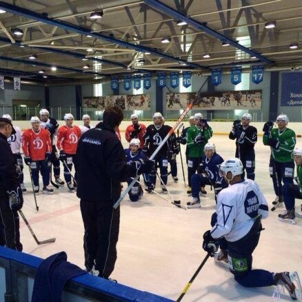 Foto: Maskavas 'Dinamo' galvenais treneris Vītoliņš sāk gatavot komandu jaunajai KHL sezonai
