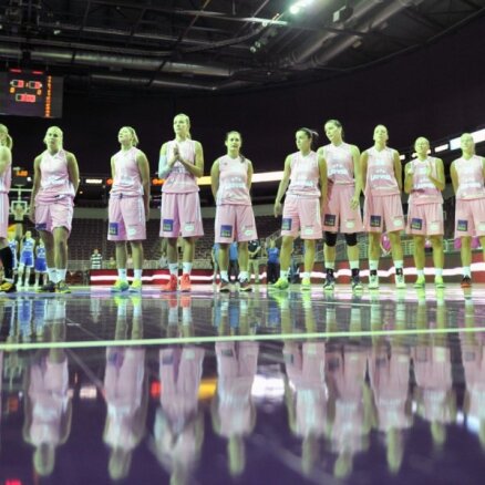Latvijas basketbolistes pārbaudes spēļu ciklu noslēdz ar zaudējumu Lietuvai