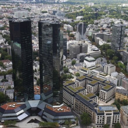 'Brexit' sekas: 'Deutsche Bank' no Londonas grasās pārvietot 300 miljardus eiro