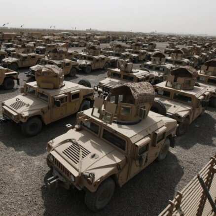 1000 džihādistu aizbiedē 30 000 karavīru: kā amerikāņu ieroči nonāk IS rokās